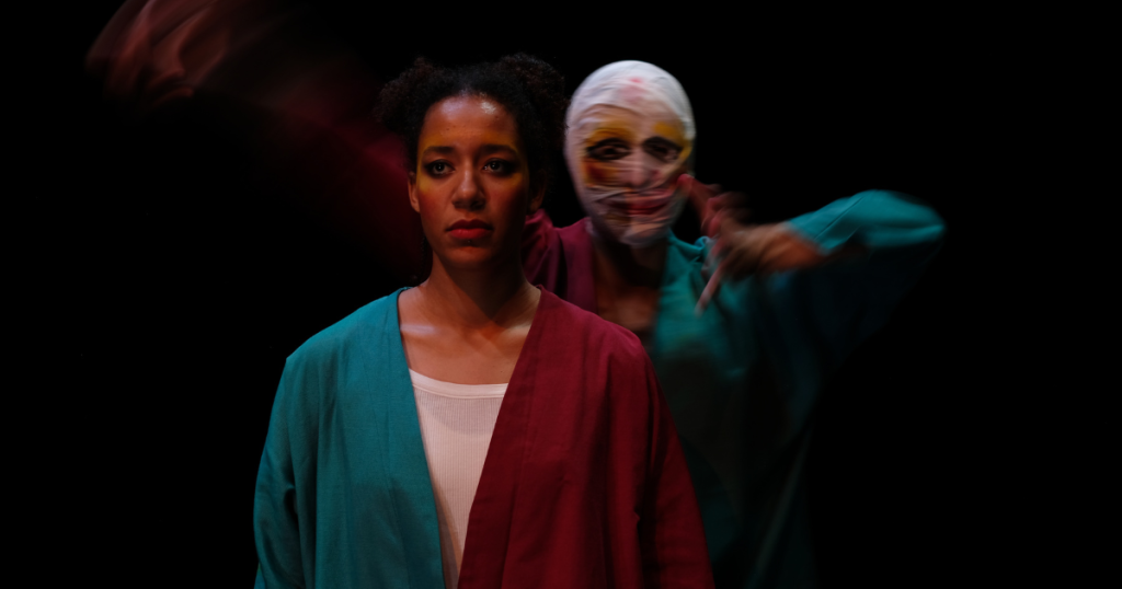 Collettivo Ruth è formato da Aichatou Cherif, Filippo Seziani, Giovanni Consoli e Sara Soravito. In residenza a IDRA Teatro Aichatou Cherif, danzatrice e performer diplomata alla Civica Scuola di Teatro Paolo Grassi con specializzazione in danza contemporanea, e Giovanni Consoli, performer con formazione in teatrodanza e recitazione, che ci hanno raccontato del tempo trascorso durante la loro residenza artistica in preparazione a Wonderland Festival 2025.