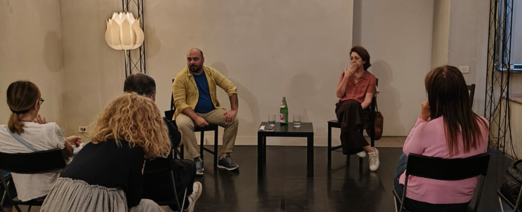 C'è un fil rouge che attraversa i primi due appuntamenti di Wonderland Talk dedicati al corpo docente: la scuola italiana sta attraversando una crisi profonda, ma chi la abita ogni giorno, chi entra in classe, chi corregge i compiti, chi cerca di tenere viva l'attenzione di una generazione cresciuta tra schermi e notifiche, non ha ancora smesso di crederci.